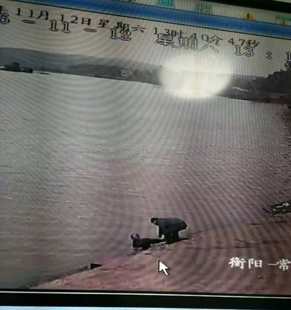 煙洲醉漢掉河中，海事監(jiān)控顯神威！