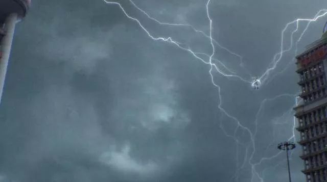 大雨傾城的這個季節(jié)，智慧城市安防監(jiān)控給你關(guān)懷